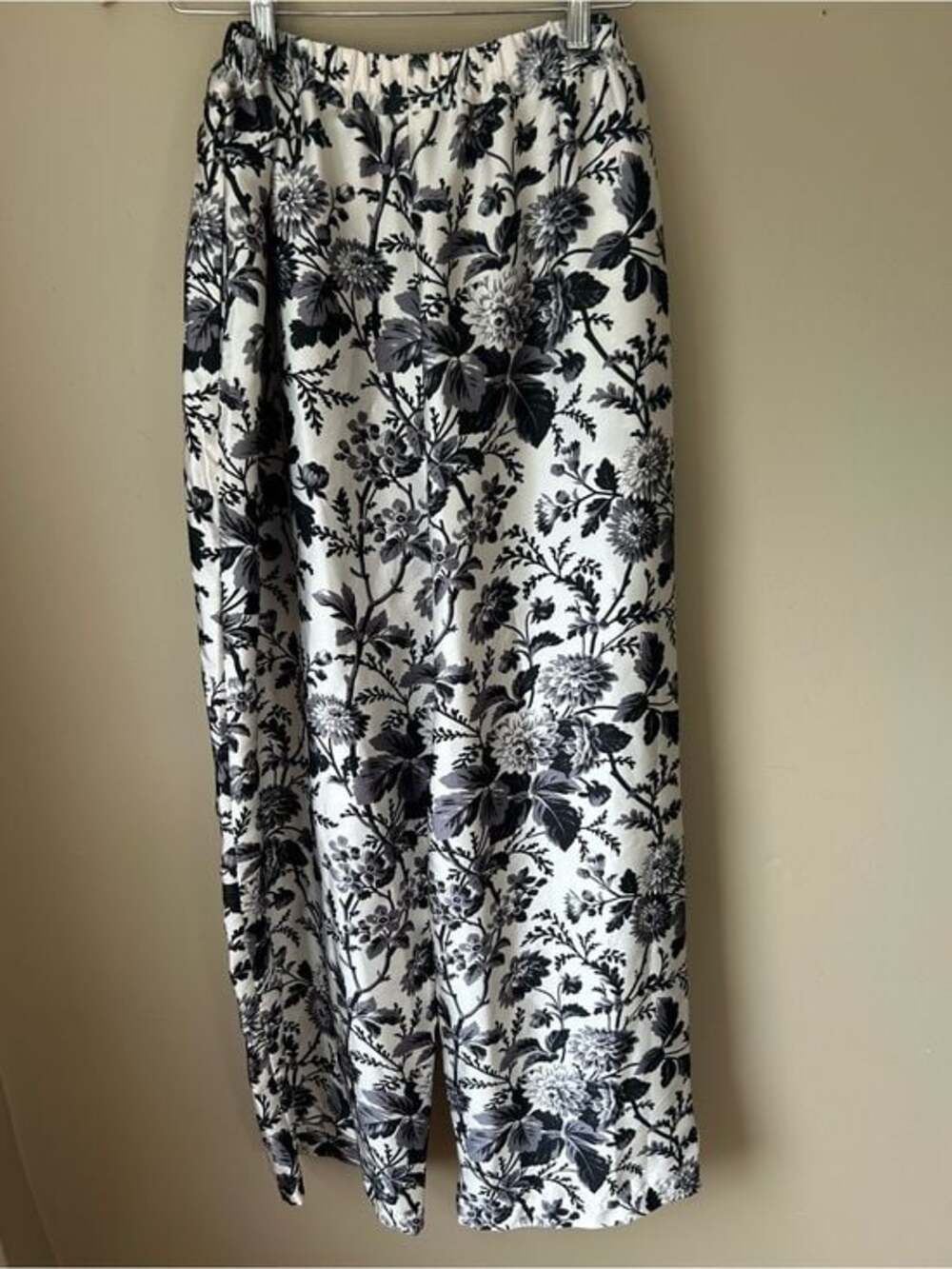 Maeve by Anthropologie Black and White Floral Silk Balloon Parachute Pants, M - Picture 4 of 5